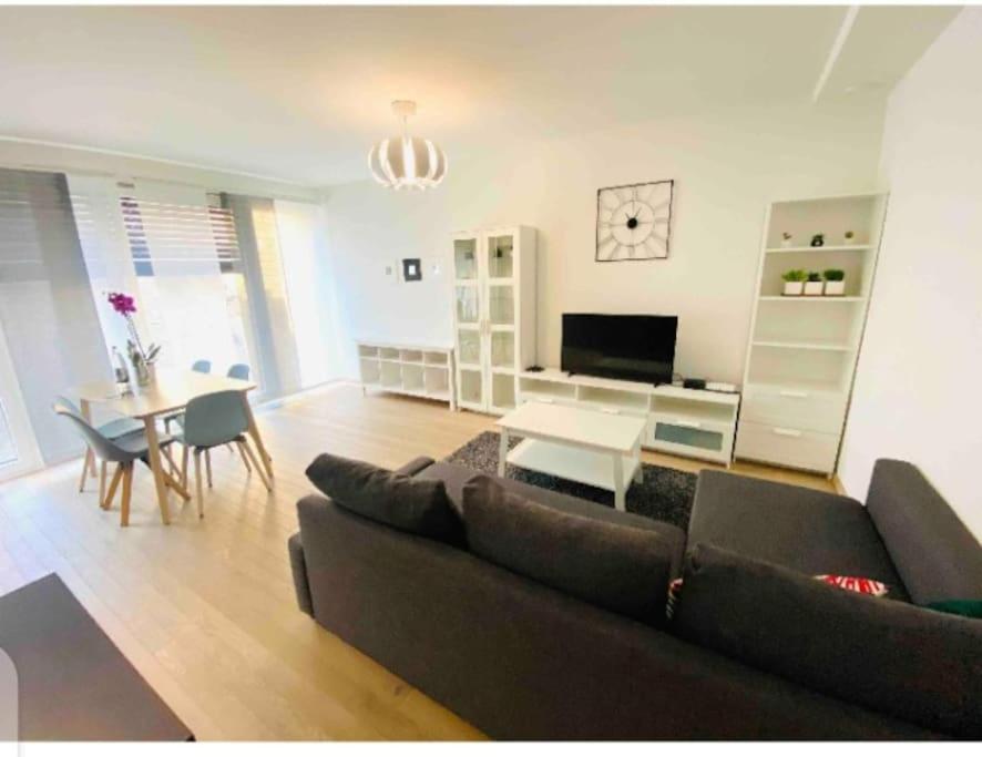 Two Bedrooms Flat In Center Apartment