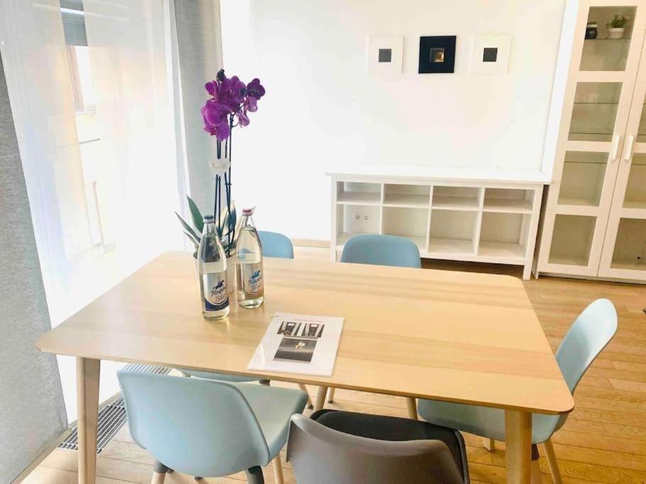 Two Bedrooms Flat In Center Apartment *